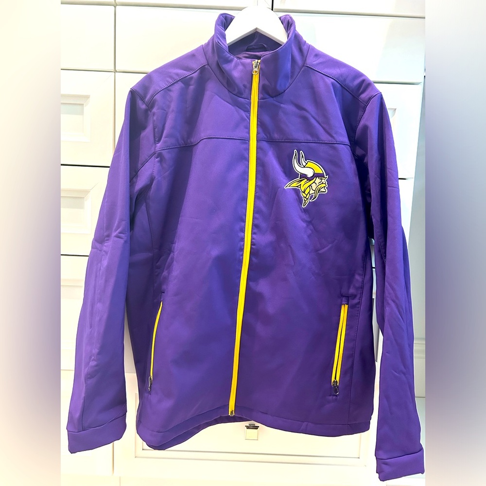 Minnesota Vikings zip front jacket. Sz large. Fleece lined. Amazing condition